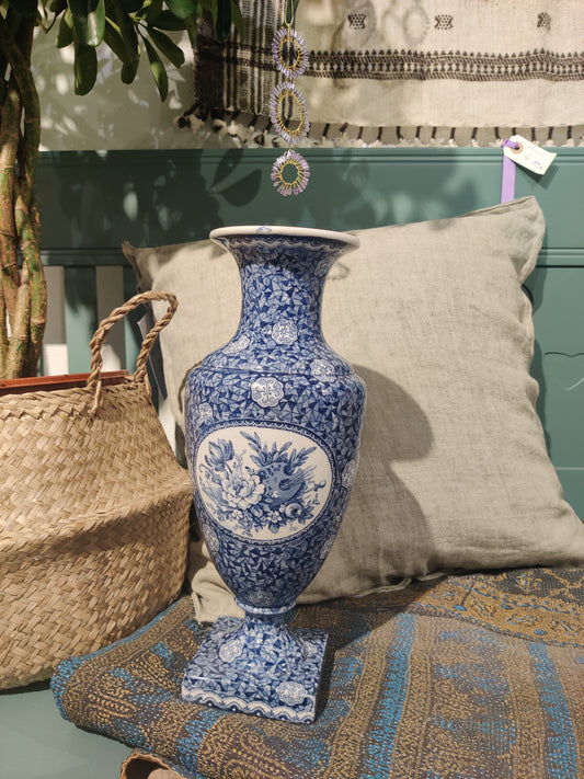 Stor flot vase med firkantet fod