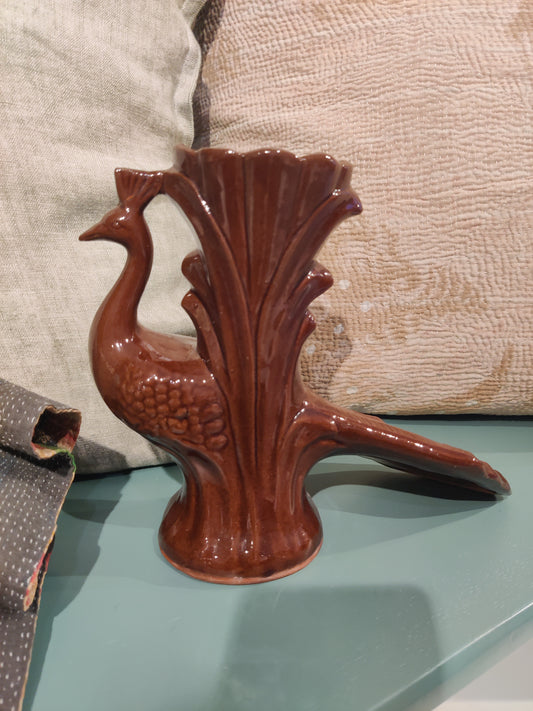 Rigtig fin brun påfugle vase