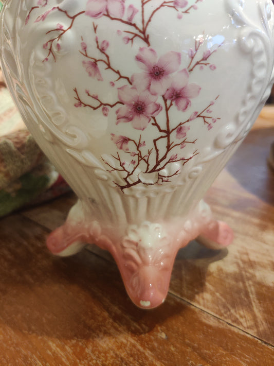 Flot italiensk vase på fødder med lyserøde detaljer